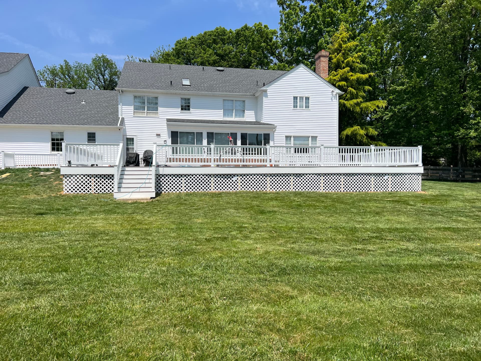 Finished white deck with lattice skirting installed by Juan Resendiz Contractor